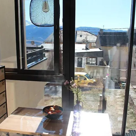 Nid Douillet Entre Neige Et Soleil * Font-Romeu-Odeillo-Via